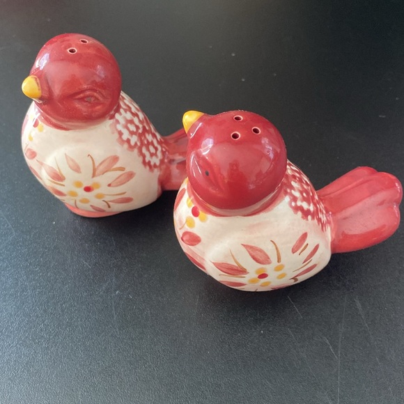 Cardinal salt and pepper shakers - Temptations Brand “Cranberry” color - Picture 2 of 3
